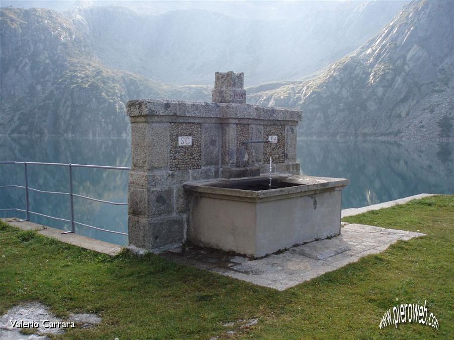 6° Frescha acqua alla fontana della diga di Salarno.jpg